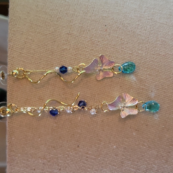 💥LAST ONE💥Fairy Flower Spiral Long Dangle Gold Tone Mismatched Earrings - Picture 6 of 9